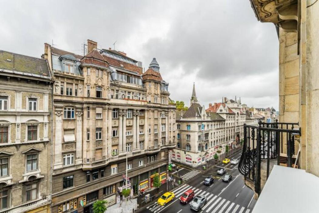 Hi-bp Design In The Heart Of Budapeszt